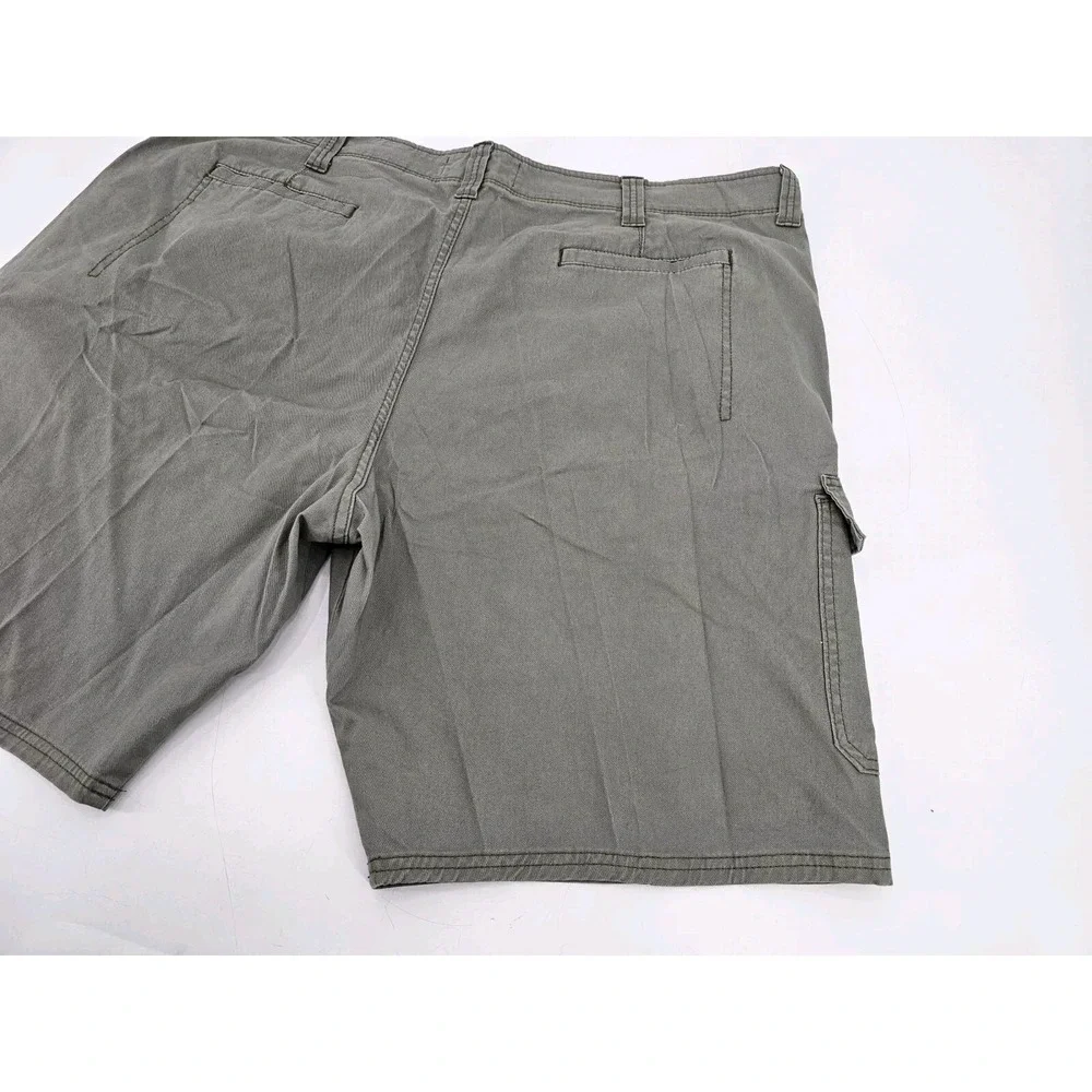 NWT Wrangle Authentics Shorts Men's Size 44‎ Cargo Pockets Outdoors Green